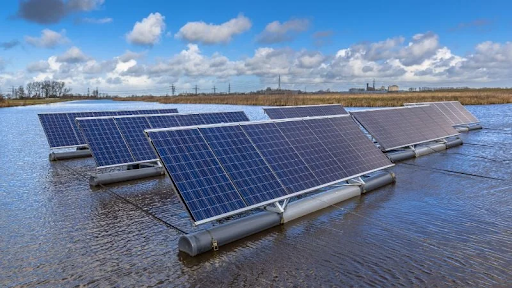 Floating solar plants in India 